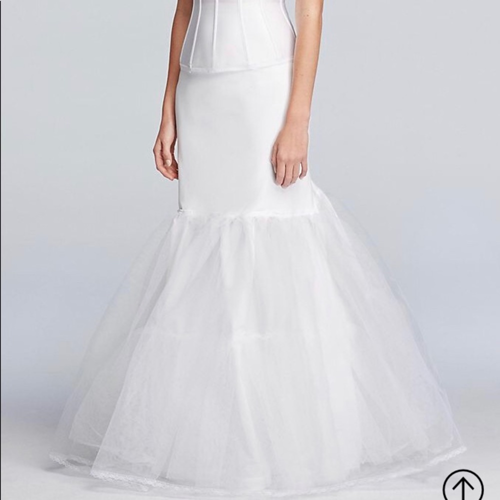 Perfect Accent for Prom Dress! NWT DB Alineslip